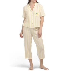 🌼CYNTHIA ROWLEY YELLOW AND WHITE LEMON PAJAMAS SIZE SMALL🌼